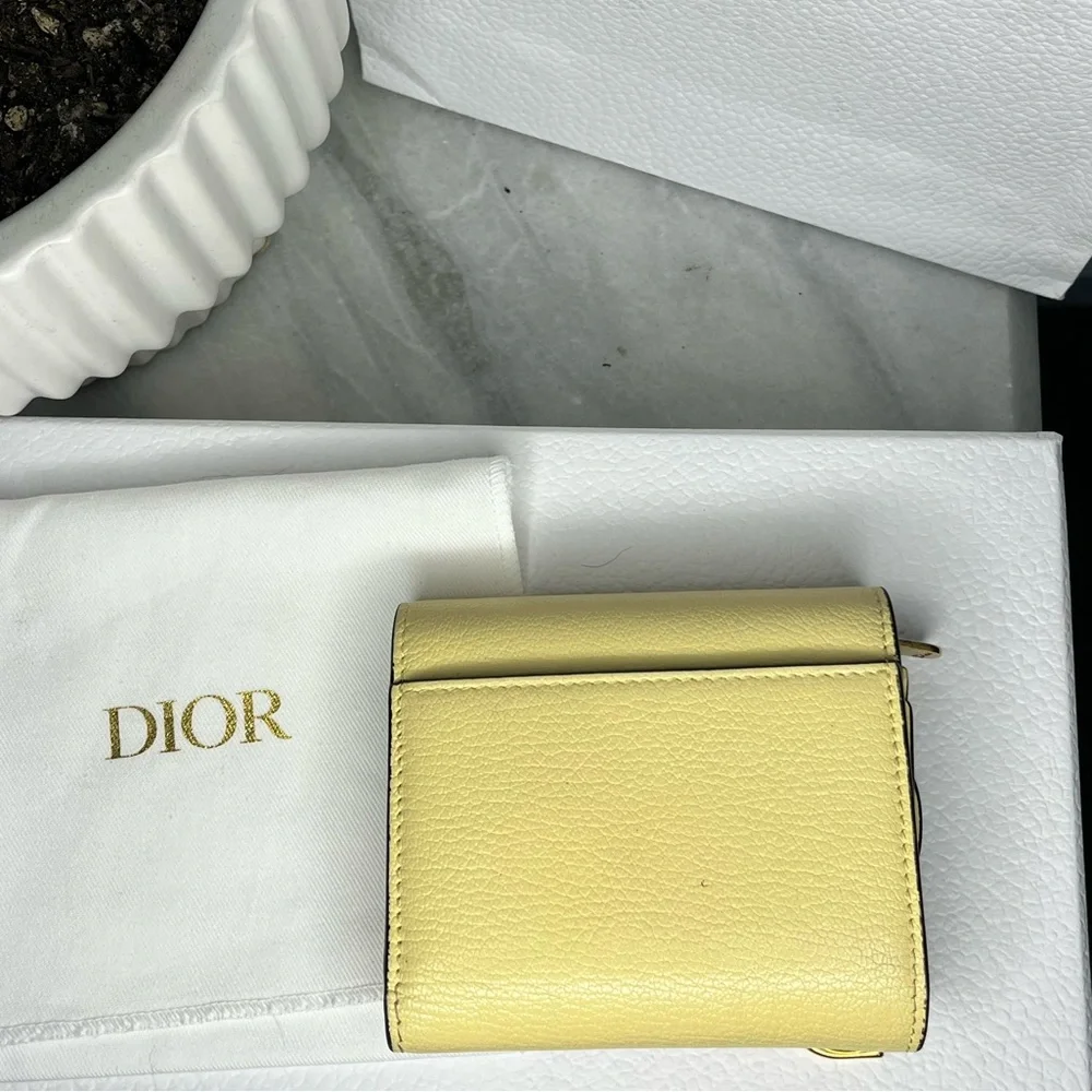 🌟UNIQUE Authentic CHRISTIAN DIOR pastel yellow saddle wallet🌟